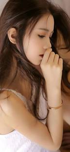草莓月亮海报